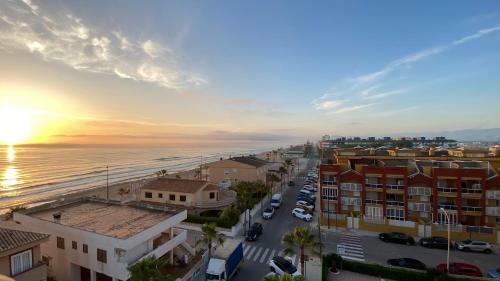 Apartamento First Line Of The Beach. Large Balcony.