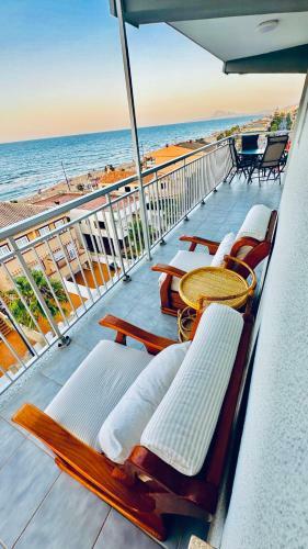Apartamento First Line Of The Beach. Large Balcony.