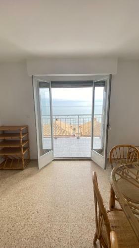Apartamento First Line Of The Beach. Large Balcony.