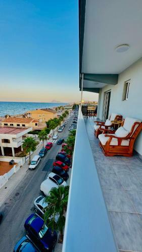 Apartamento First Line Of The Beach. Large Balcony.