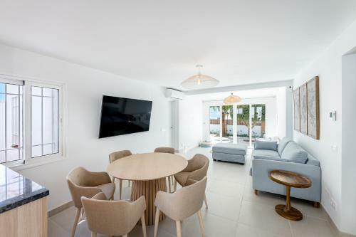 Villa New Charming House 150 Meters From The Beach