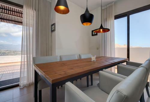 Apartamento 103 - Luxurious 3 Bed Duplex Penthouse With Stunning Mountain Views