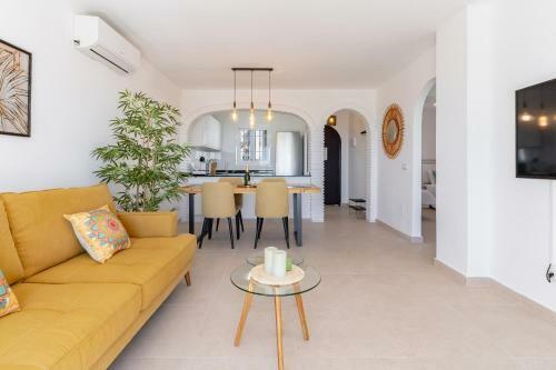 Cozy Apartment With Sea View Close To Beach