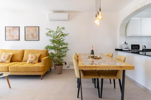 Cozy Apartment With Sea View Close To Beach