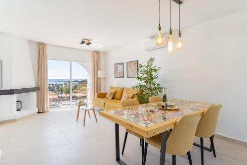Cozy Apartment With Sea View Close To Beach