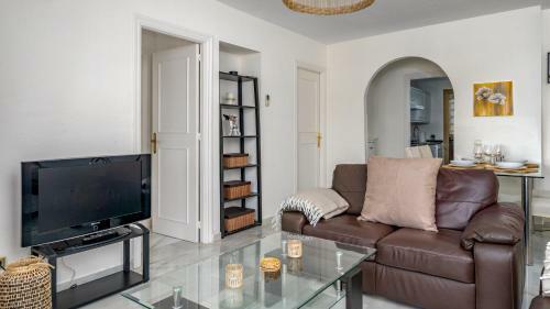 Lovely Riviera Apartment With Pool Ref 82