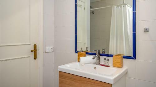 Lovely Riviera Apartment With Pool Ref 82