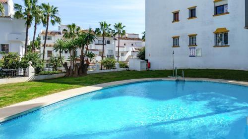 Lovely Riviera Apartment With Pool Ref 82