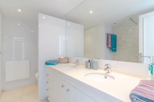 Front Line Beach 2bed Apartment