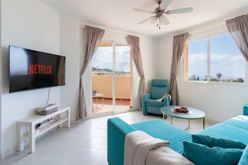 Cozy Apartment With Sea Views