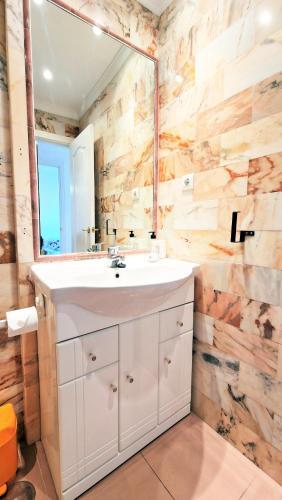 AA Guest - The Diamond Sea Views Eco Apartment