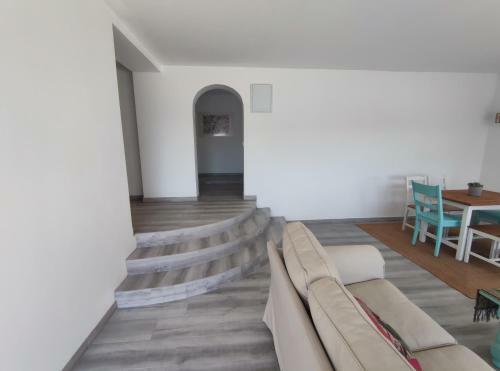 Planta Independiente En Villa Primavera