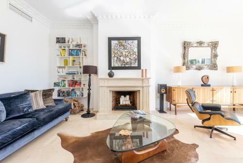 Stunning Villa With Panoramic Views Of The Med