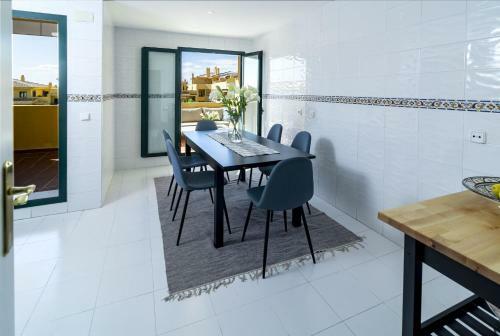 Apartamento La-spacious Penthouse, Sea View, Close To Beach