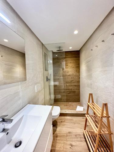 Apartamento Old Town Modern Flat, 4 Minutes From Beach - Eaw Homes