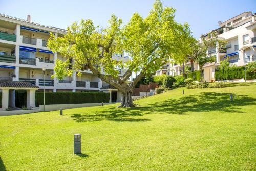 Great 2 Bedroom Apartment Near Puerto Banus