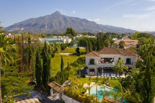 Villa Modern Dream Mansion In Tropical Nueva Andaluc�a ?