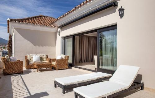 Villa Modern Dream Mansion In Tropical Nueva Andaluc�a ?
