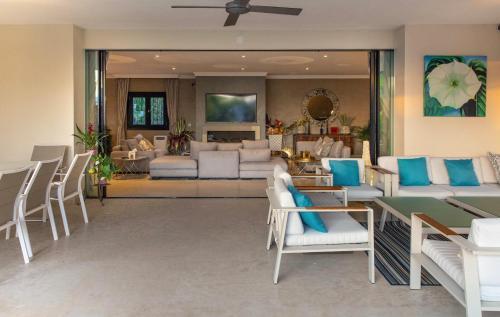Villa Modern Dream Mansion In Tropical Nueva Andaluc�a ?