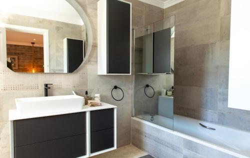 Villa Modern Dream Mansion In Tropical Nueva Andaluc�a ?