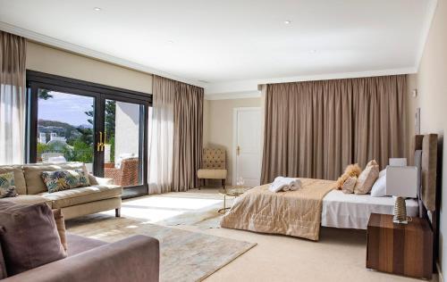 Villa Modern Dream Mansion In Tropical Nueva Andaluc�a ?