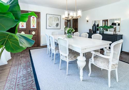 Cln- Spacious 6 Bedroom Villa Next To Beach