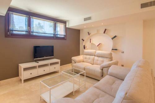 Exclusive 6 En Suite Bedroom Villa - Nag�eles