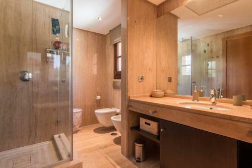 Exclusive 6 En Suite Bedroom Villa - Nag�eles