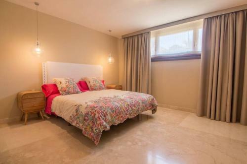 Exclusive 6 En Suite Bedroom Villa - Nag�eles