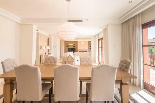 Exclusive 6 En Suite Bedroom Villa - Nag�eles