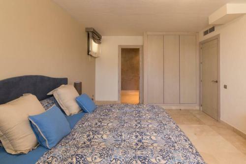 Exclusive 6 En Suite Bedroom Villa - Nag�eles