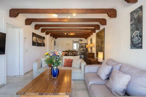 Comfortable Yacht Club Apartment