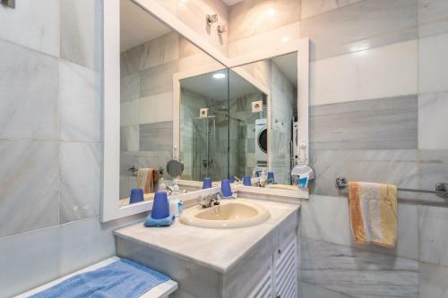 Comfortable Yacht Club Apartment