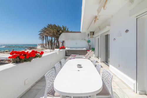 Superb Large Apartment On The Beach