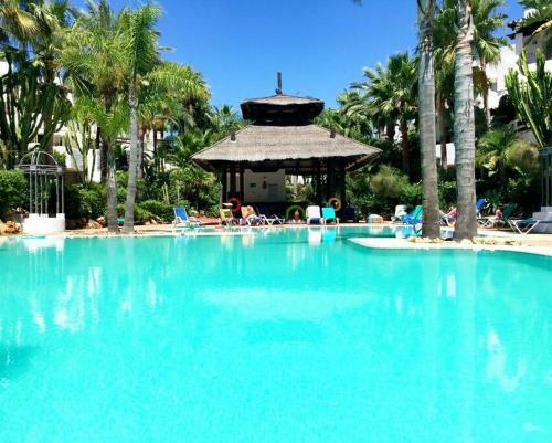 Beachside Luxury 2 Bedroom Apartment, Puerto Banus