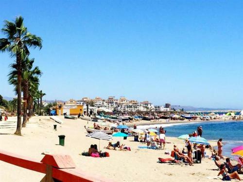 Beachside Luxury 2 Bedroom Apartment, Puerto Banus