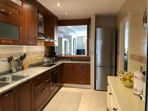 Beachside Luxury 2 Bedroom Apartment, Puerto Banus