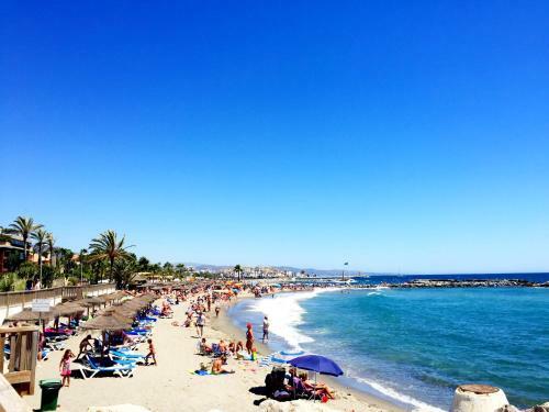 Beachside Luxury 2 Bedroom Apartment, Puerto Banus