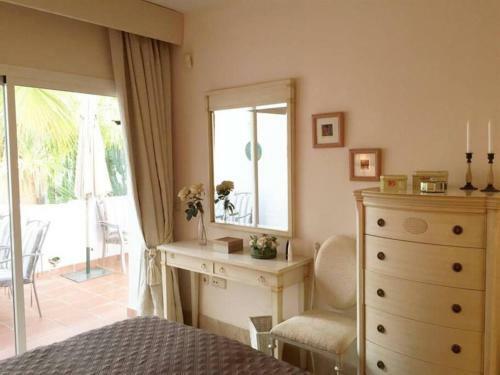 Beachside Luxury 2 Bedroom Apartment, Puerto Banus