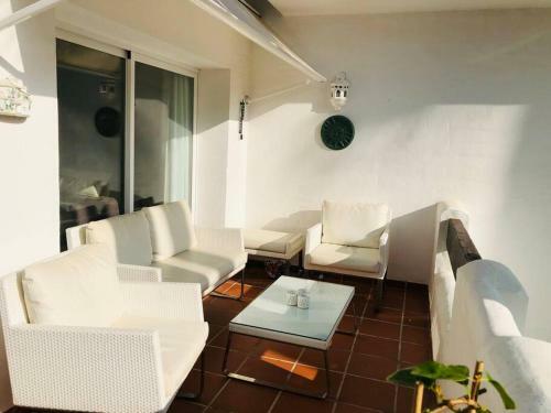 Beachside Luxury 2 Bedroom Apartment, Puerto Banus