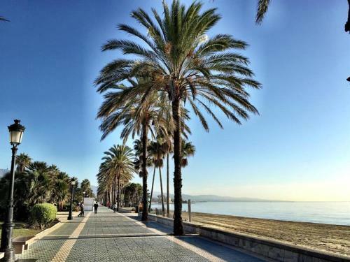 Beachside Luxury 2 Bedroom Apartment, Puerto Banus