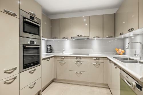 Pool View Apartment In Casa Sevilla - Puerto Ban�s