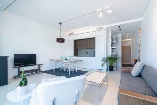 First Line Beach Apartment - Puerto Ban�s