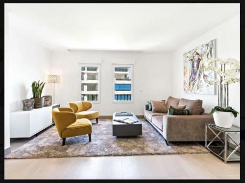 Puerto Banus Luxury Apartment Located In Harbor