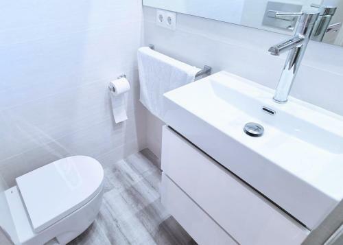 Apartamento Cibeles 904. Moderm Studio With Sea Views In Marbella Centre.