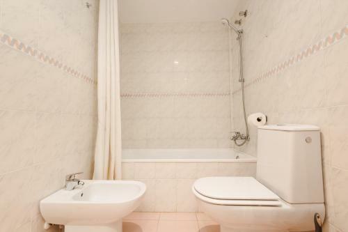 Apartamento 2 Bedroom Front Line Beach Flat In Costabella, Marbella, Marbella