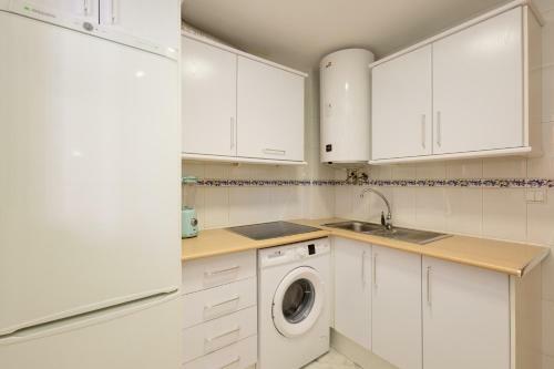 Apartamento 2 Bedroom Front Line Beach Flat In Costabella, Marbella, Marbella