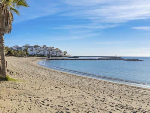 Amplio Y Luminoso Apartamento En 1 L�nea Playa