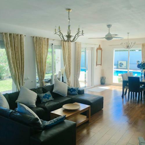 Detached Villa With Private Heated Infinity Pool Close To Port And Beach