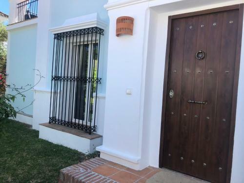 Detached Villa With Private Heated Infinity Pool Close To Port And Beach